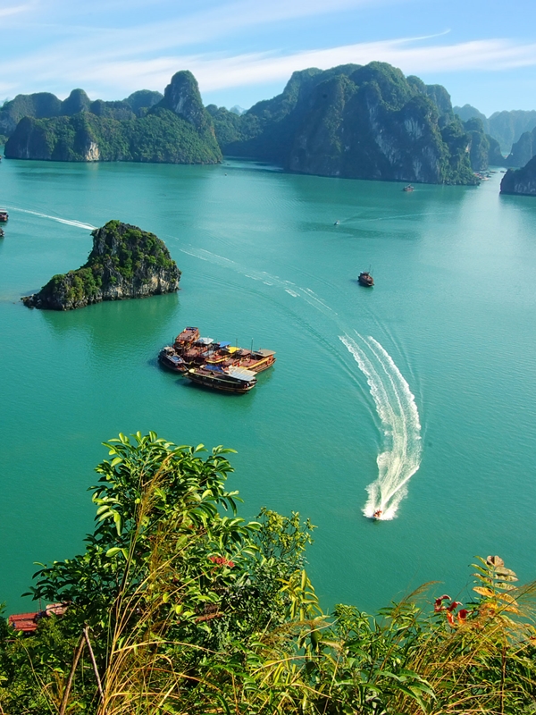 Entrance fees to Ha Long Bay and Bai Tu Long Bay to change from early April 2017